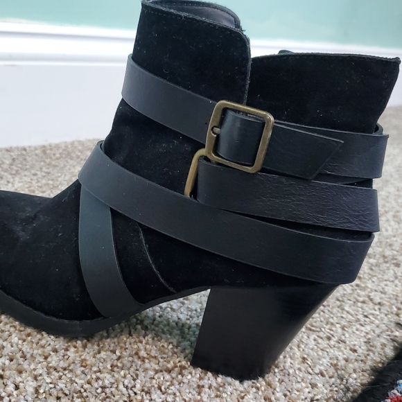 Shoe dazzle booties - Picture 4 of 7